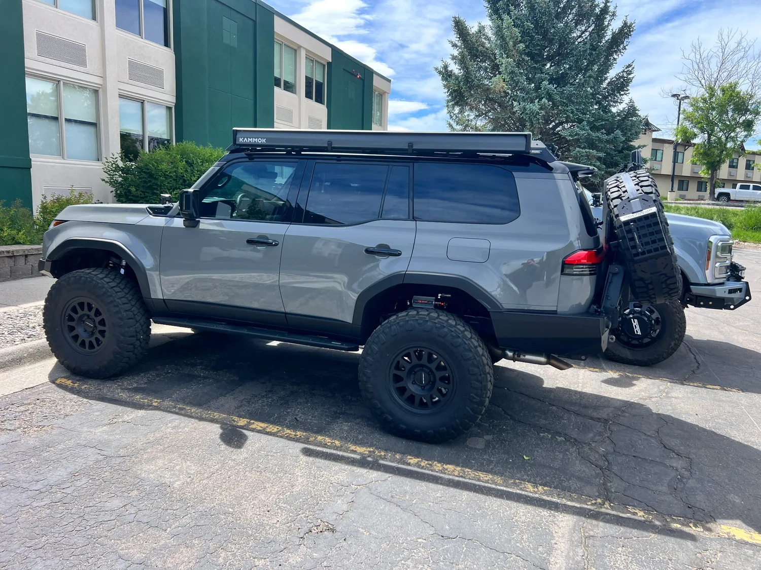 Toyota Land Cruiser from Summit Auto Transport customer and transport archive